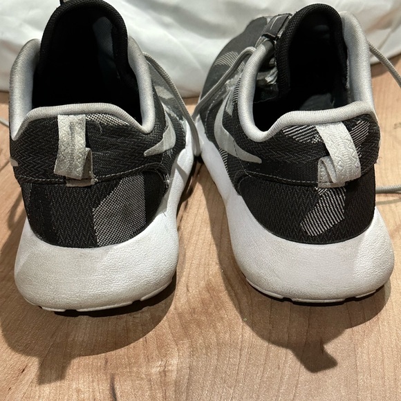 Shades of grey camo running shoes - Picture 7 of 9